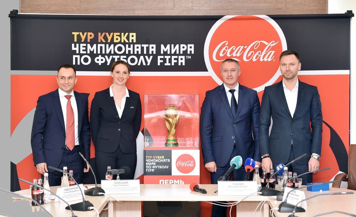В Перми выставлен кубок мира по футболу FIFA