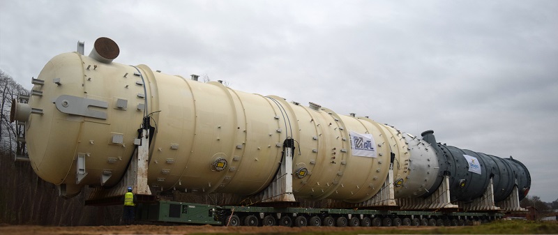 «ЕвроХим» доставил крупногабаритное оборудование общим весом 1300 тонн по реке Нарове. Фото
