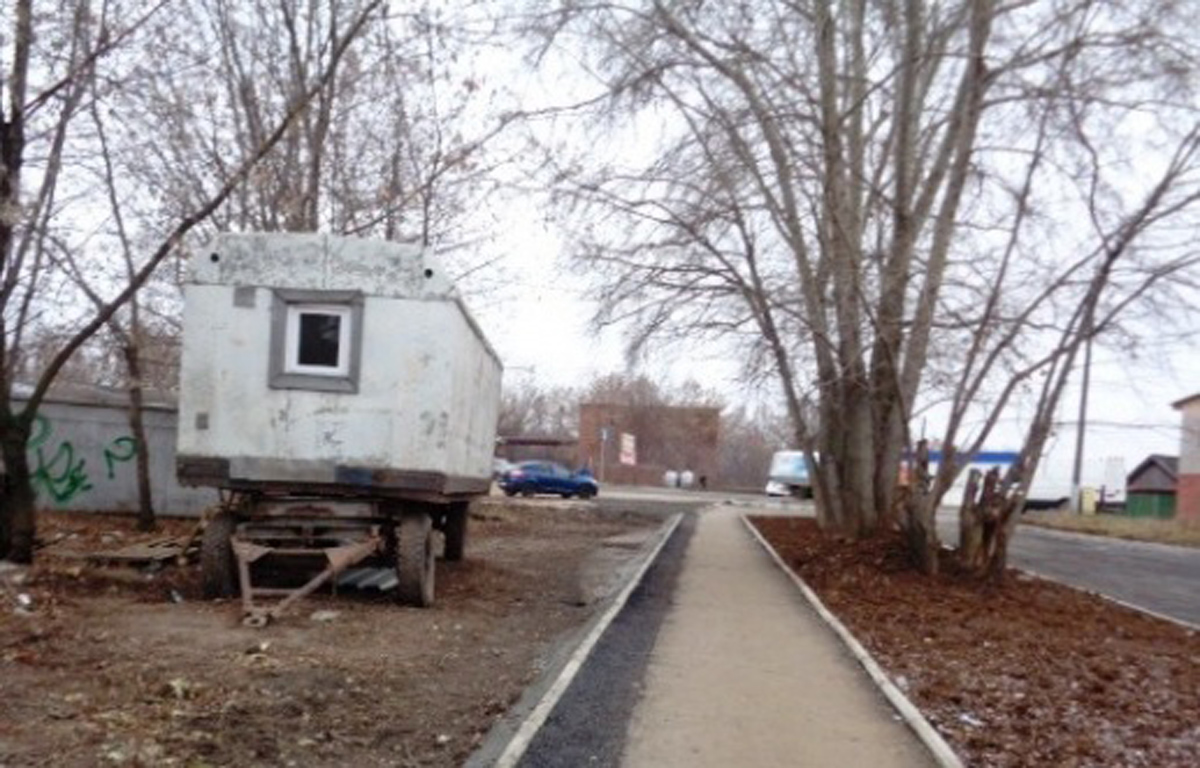 В Перми индивидуальный предприниматель за свой счёт отремонтировал тротуар и аварийный участок дороги