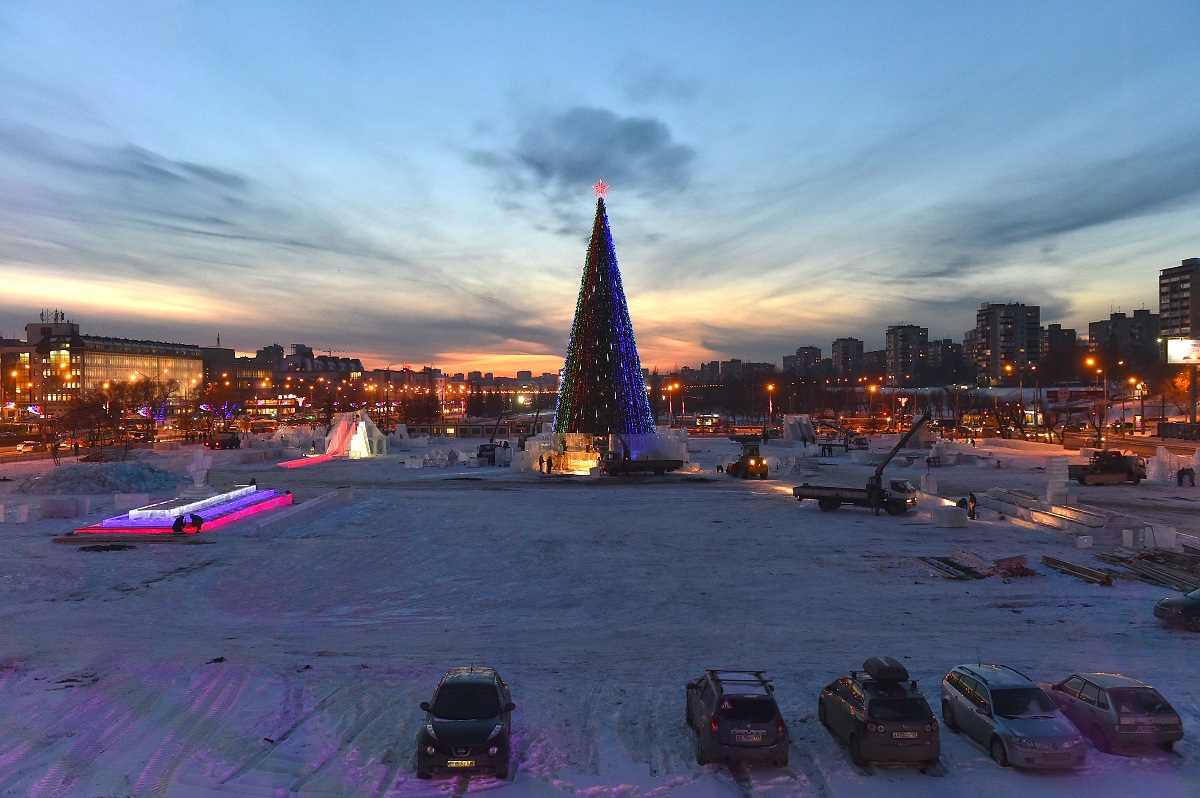 В Новогоднюю ночь ледовый городок в Перми будет работать до 4 утра