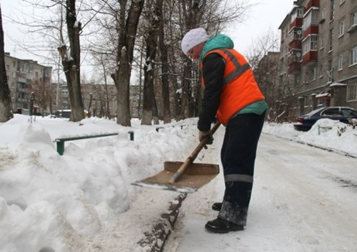 Дмитрий Самойлов отменил совещания и отправил глав районов убирать снег