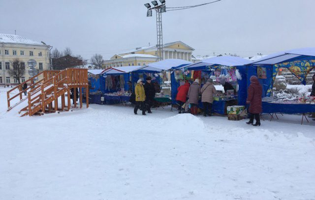 В Костроме начала работу новогодняя ярмарка