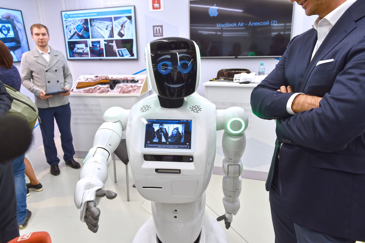 Пермский Promobot теперь распознаёт паспорта