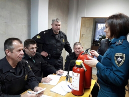 Сотрудники МЧС провели инструктаж по пожарной безопасности для ФССП Сотрудники МЧС провели инструктаж по пожарной безопасности для ФССП