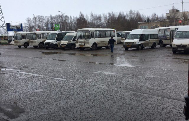 Общественный транспорт в Костроме в новогоднюю ночь будет работать до 4.00ч. Общественный транспорт в Костроме в новогоднюю ночь будет работать до 4.00ч.