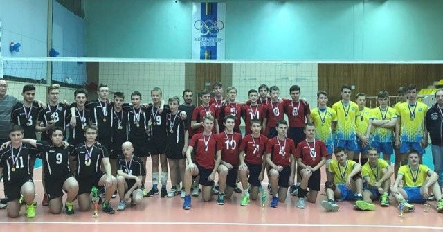Костромичи завоевали «серебро» на межобластных соревнованиях по волейболу